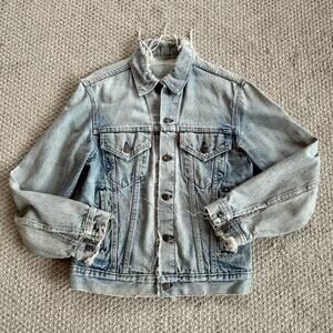 Levi’s Kids XL Denim Jacket Distressed Faded Blue Trucker Youth 14/16 Frayed Hem